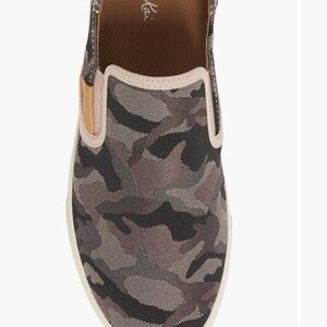 OluKai Pehuea Pa’i Convertible Sneaker